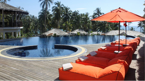 想建一個(gè)泳池，但不知道游泳池設(shè)備都有哪些?